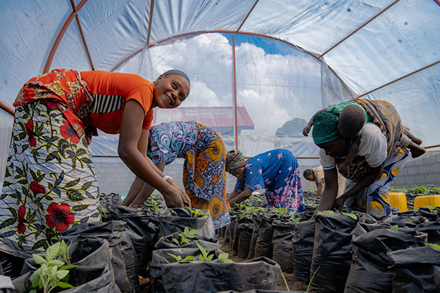 Entrepreneuriat et Autonomisation des Femmes et Filles par l'agriculture et le tissage